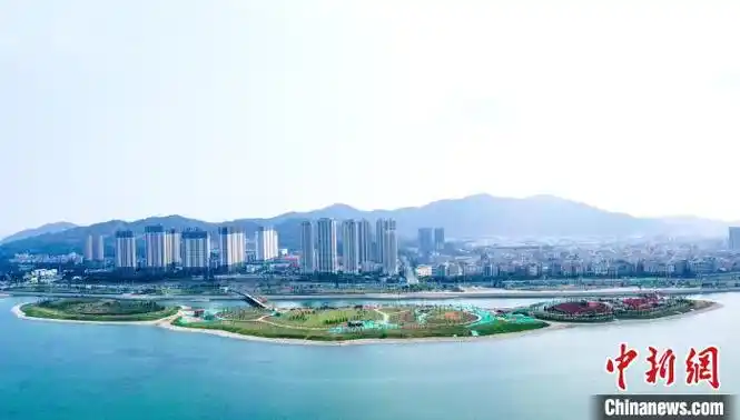 航拍厦门马銮湾美丽的人工岛