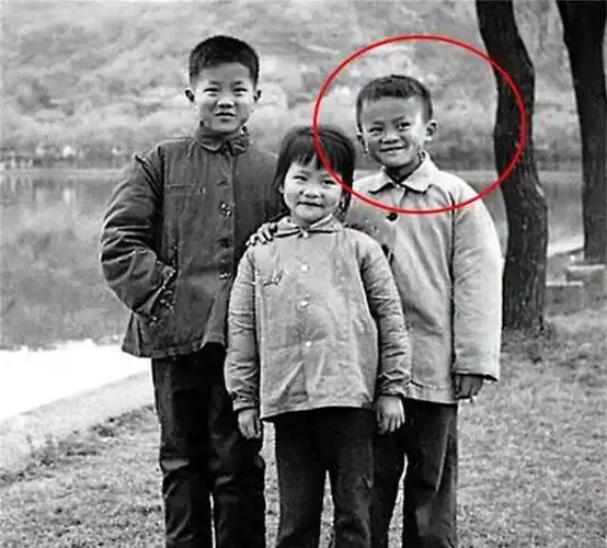 殆学的年轻人都以他为借口搪塞父母,满心以为自己也能成为下一个马云