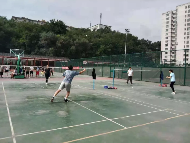 羽你过周末泓源公司羽毛球兴趣小组开展户外训练活动