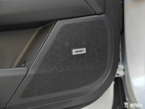 该车采用的音响品牌是bose,配备8个扬声器,从听觉上塑造了该车的豪华