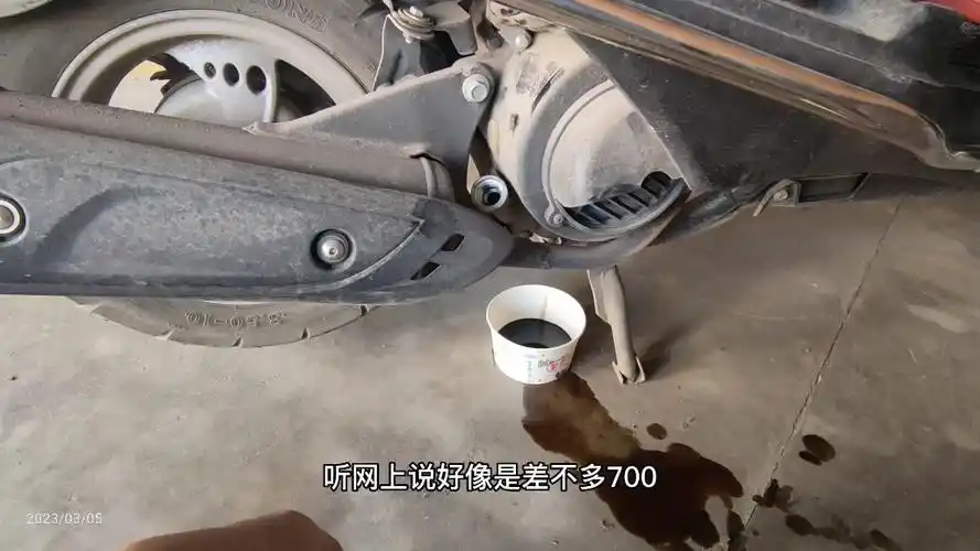 豪爵vf125踏板摩托车自己动手换机油,超级简单,3分钟搞定
