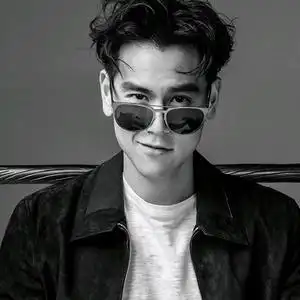 绣花界的彭于晏头像