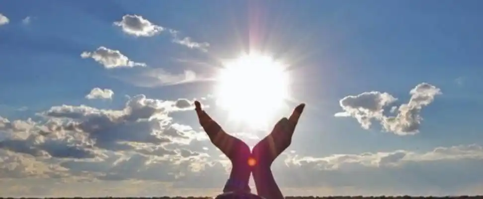 让我们用爱,双手托起明天的太阳!加油!加油!