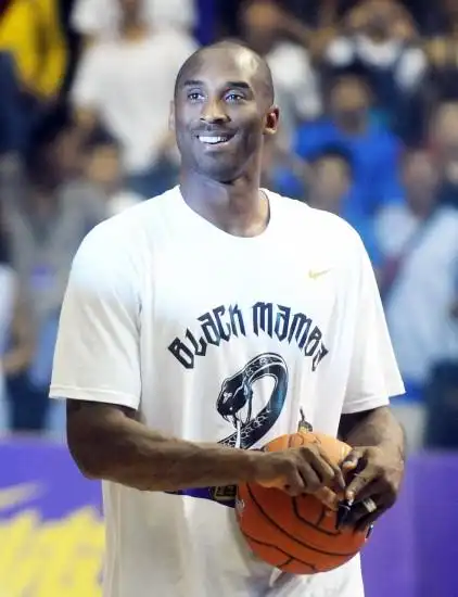 图文科比引爆长春赛场科比笑容满面