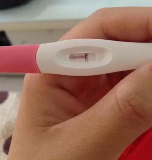 15岁女儿房间发现"验孕棒",妈妈气得脸发白,骂女儿"不要脸"