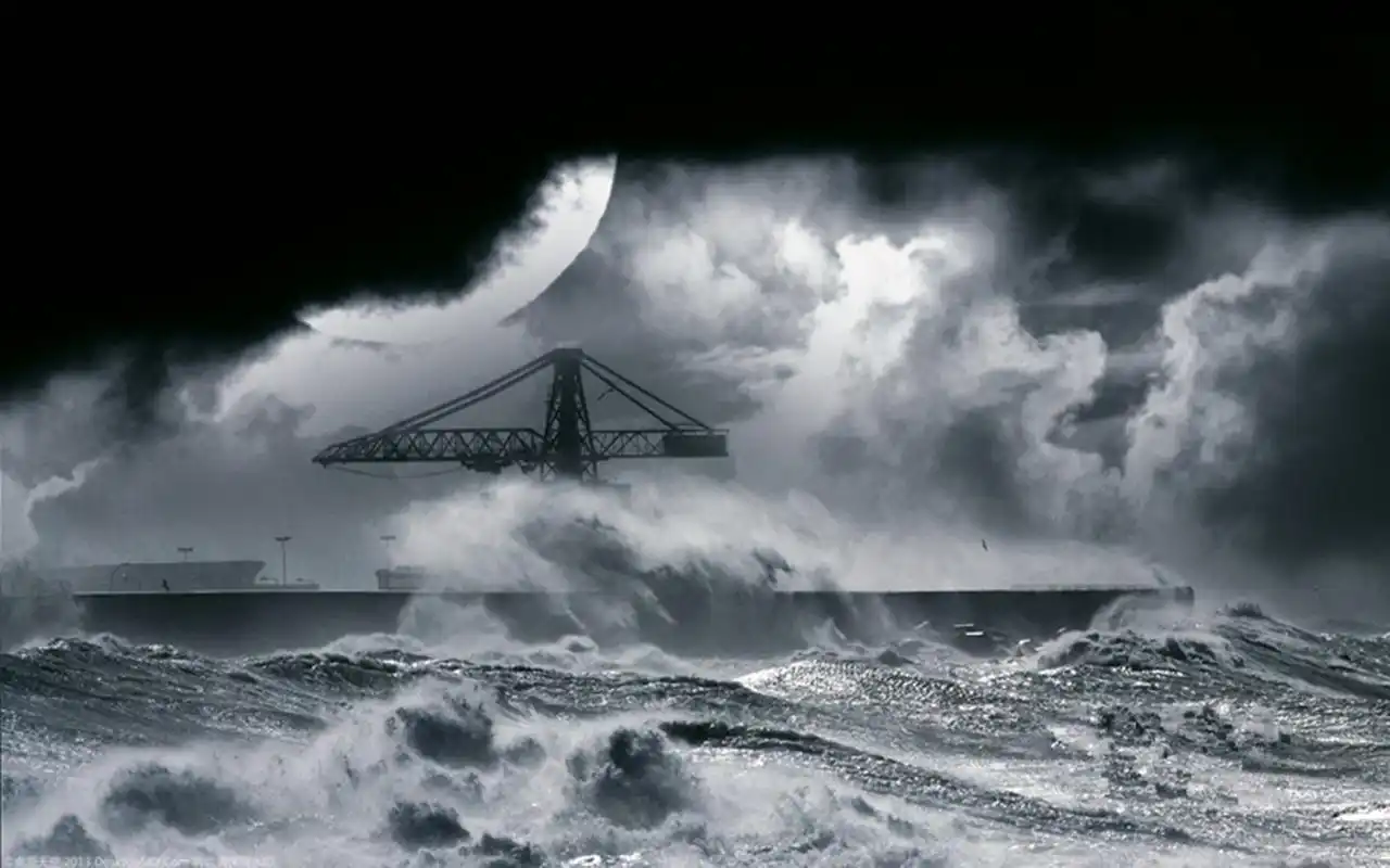 暴风雨来临前波涛汹涌的海平面高清桌面壁纸(二)