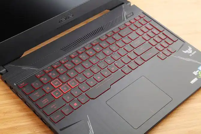 超窄边框配置更强华硕飞行堡垒6抢先评测