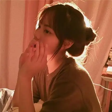 长发侧脸气质女神范女生头像 咽下眼泪继续微笑_女生头像-qqkw个性网