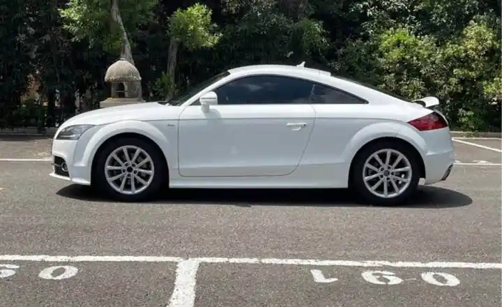 奥迪tt 2013款 tt coupe 45 tfsi 白色经典版