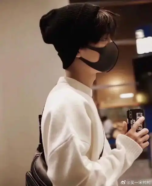 肖战黑色针织帽