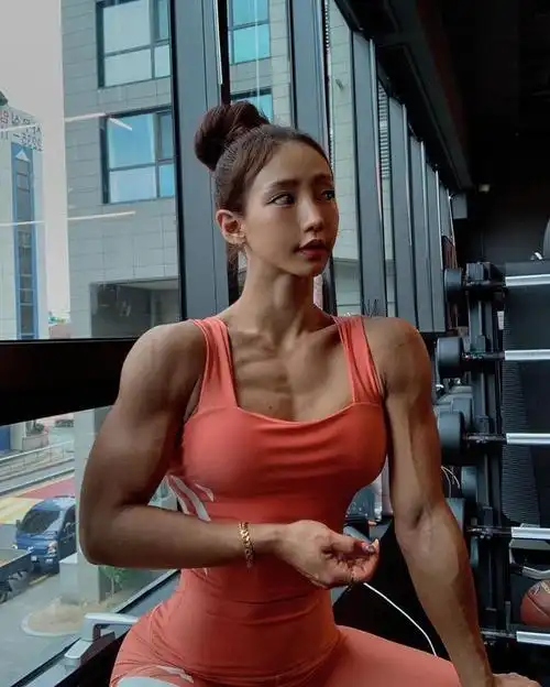 韩国健美女星许一瑾身材紧致凹凸有型清纯小脸更显迷人魅力