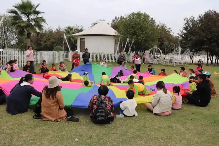 大手牵小手,你我共成长---宣风中心幼儿园野外拓展亲子活动