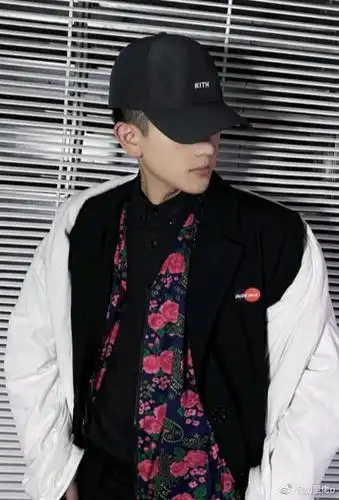 网红霸总林锡终于露脸看清正脸照后他一顿吃几个李现