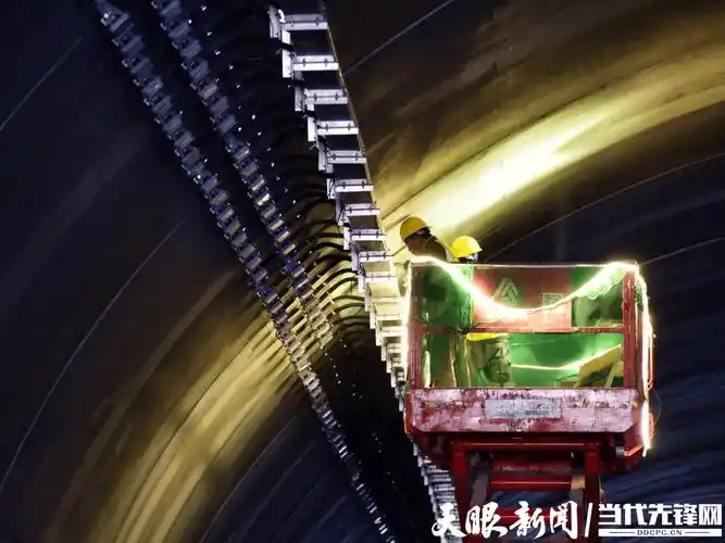 "机电工程是高速公路的神经系统,它能让整条路活起来