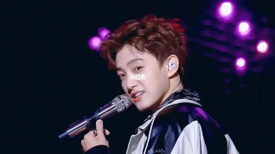 壁纸港真有被范世錡这个回眸狠狠帅到