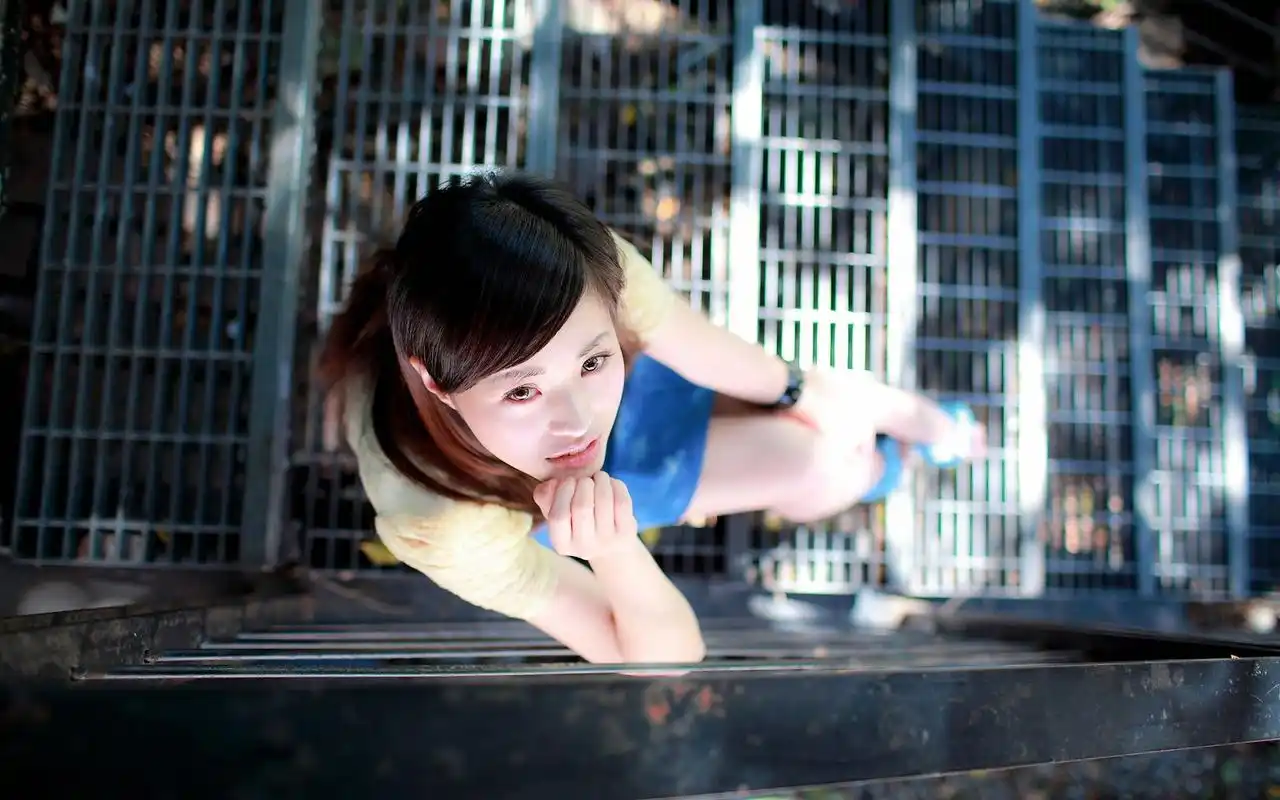 甜美个性女生街拍,高清图片,电脑桌面-壁纸族