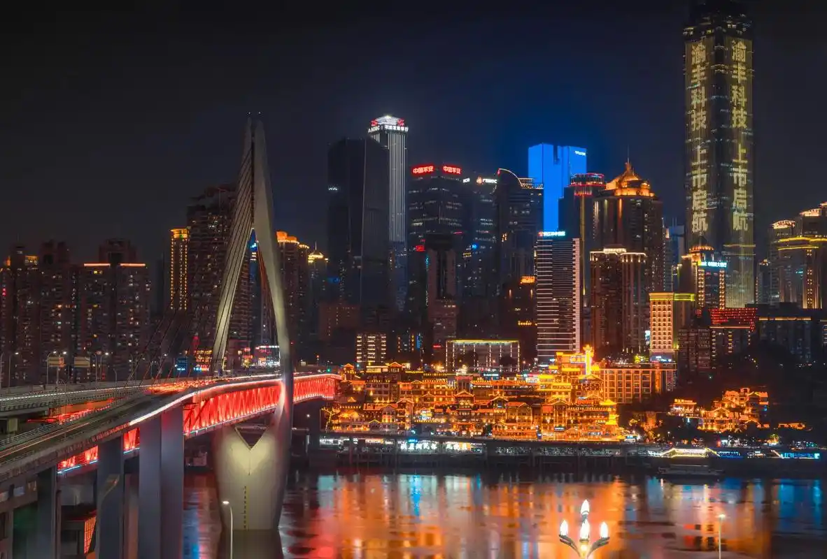 重庆洪崖洞夜景,如果有时间你一定要来趟重庆,吹吹嘉陵江的晚风 - 抖