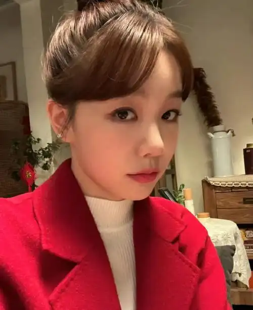 徐梦洁演短剧惹争议,但这种做法很聪明_腾讯新闻