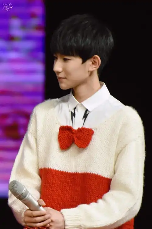 站姐团建#  愚人节限定王源@tfboys-王源  来自15岁队友生日会的小源