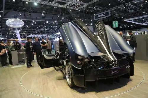 帕加尼hunyna roadster敞篷版 ,日内瓦车展实拍!