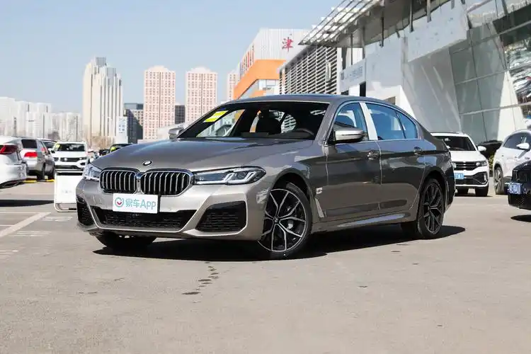 2022款 宝马5系 改款 530li 尊享型 m运动套装外观