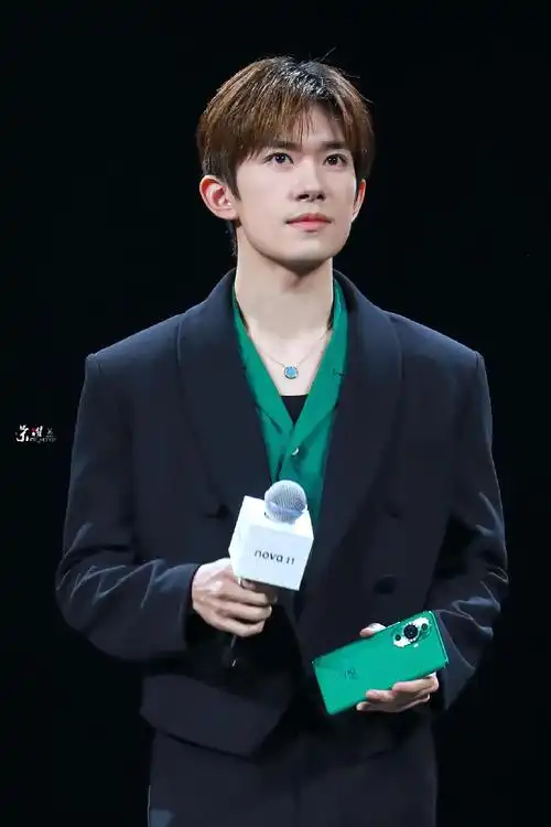 易烊千玺 华为发布会##易烊千玺华为nova全球代言人