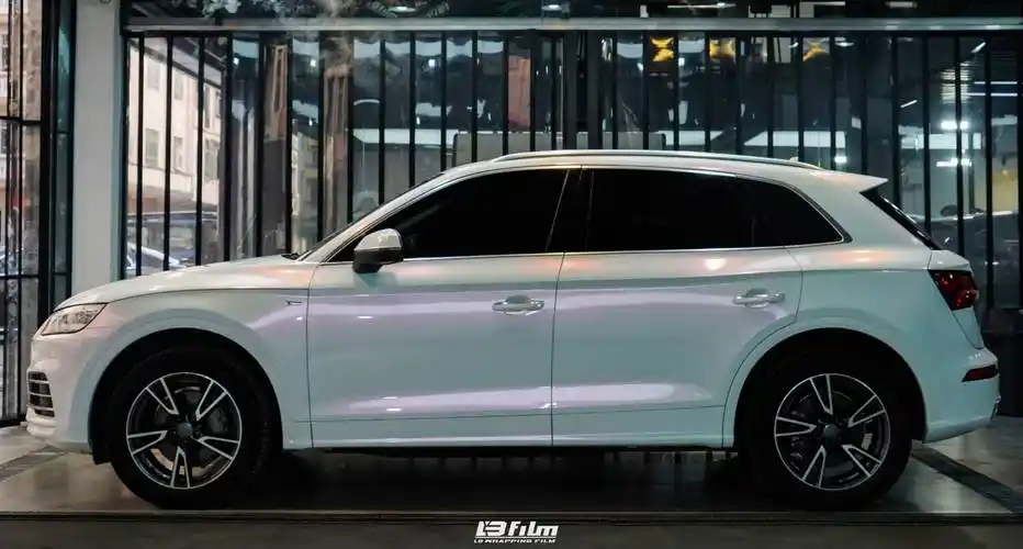 白中透粉,粉晕紫光,lb film奥迪q5l钻石白粉改色膜_奥迪_白中_紫光
