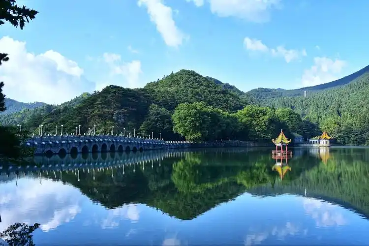 写美篇从仙人洞出来,去了上午最后一个景点:大天池和龙首崖.