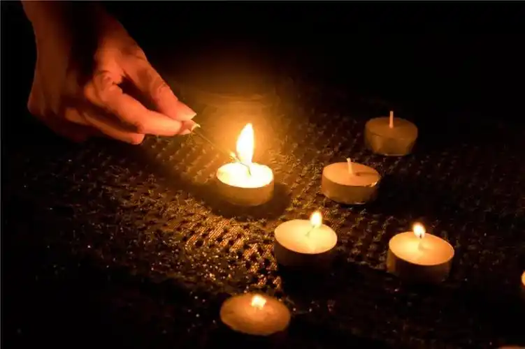 国家公祭日可可小爱举行烛光祭寄托哀思祈愿和平