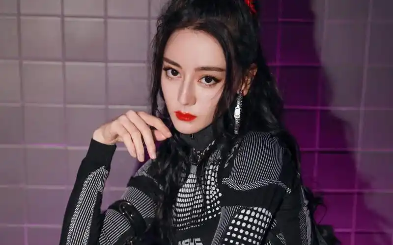 迪丽热巴超酷写真图片-美女壁纸-高清美女图片-第9图-娟娟壁纸