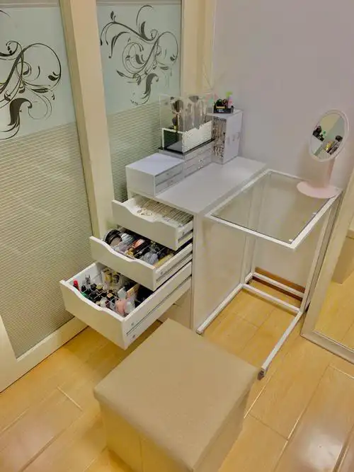宜家版梳妆台