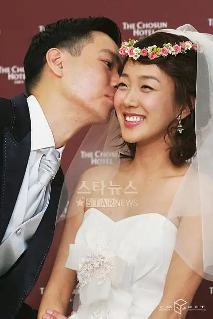 求徐敏静结婚时与崔民勇的合照