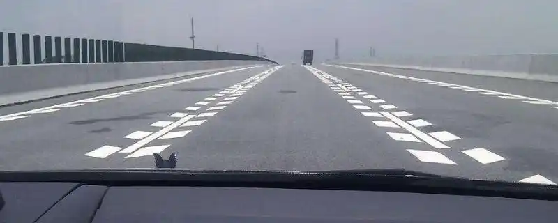 锯齿状道路标线是什么意思