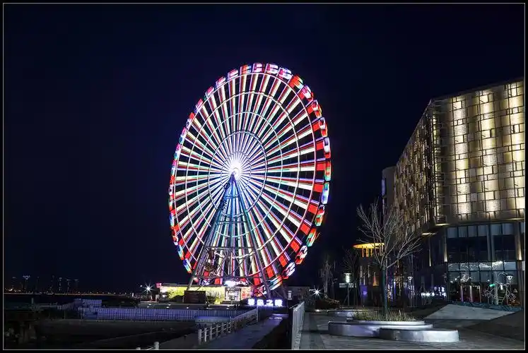 青岛西海岸"琴岛之眼"的夜色