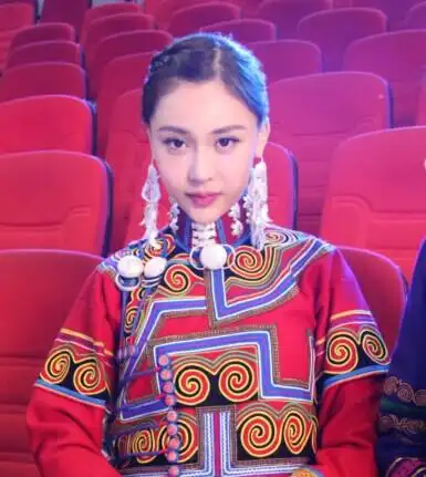 樊韵儿等主演的中国第一部少数民族题材励志青春音乐剧《听见凉山》第