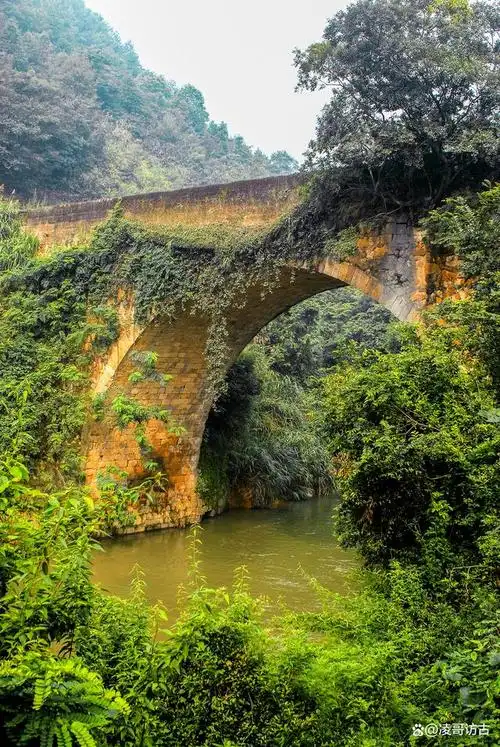 古桥探访|福建龙岩:横跨在永定河两岸悬崖峭壁上的高陂桥