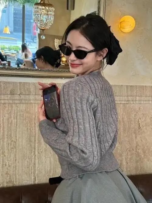 看了许佳琪的穿搭我发现:穿对基因风格,方能时髦又百变