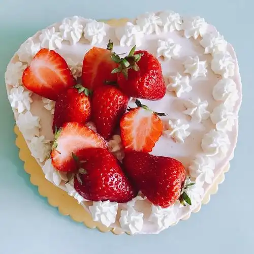 sunnyzong做的心形草莓慕斯蛋糕