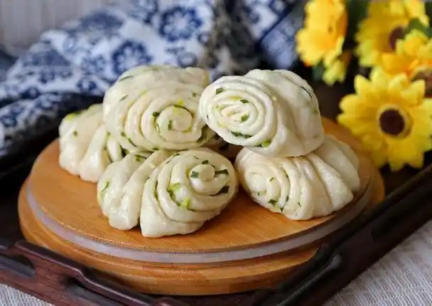 换着花样做主食简单易做的小花卷咸香松软省时又省力