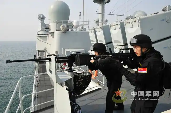 北海舰队海上编队指挥所首次对护航行动实施现场指挥