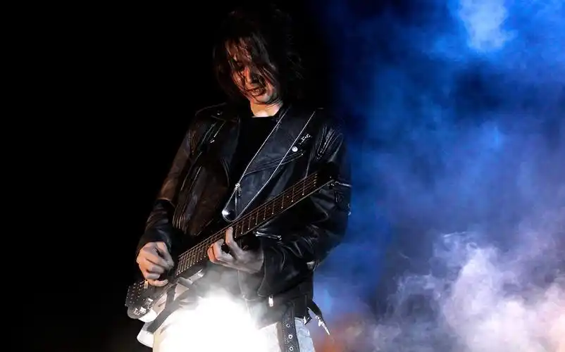 唐朝乐队陈磊-《人定胜天》by alp headless guitar