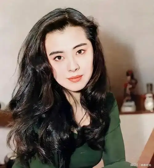 王祖贤颜值巅峰时期的一张照片美丽不可方物像仙女一样