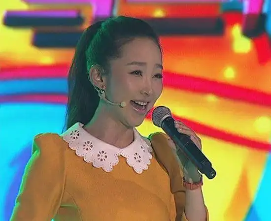 王芳《马兰花开》自爆成长历程 感动全场落泪