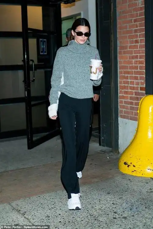 运动裤配什么上衣好看?