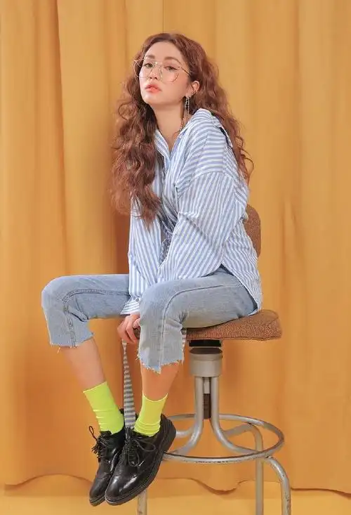 人物速写#一组少女坐姿参考!