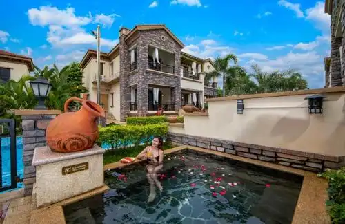 云浮悦天下生态度假区献给世界的泳道别墅