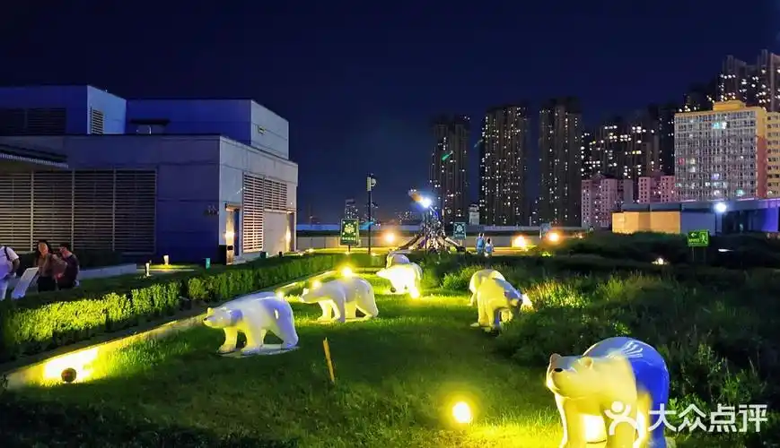 六朵巨型花朵惊现沈城k11空中花园