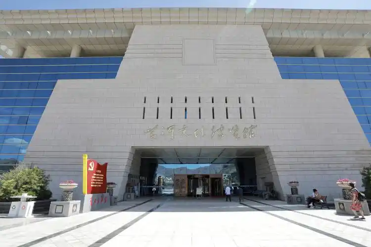 下午三点到达刘嘉峡,先参观了黄河文化博物馆.