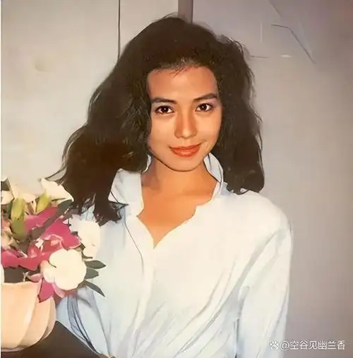 钟楚红:刘德华称其为理想型老婆,张国荣为她着迷,却