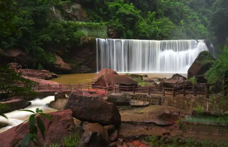 赤水大瀑布与美人梳瀑布